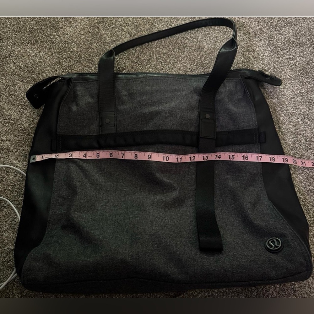 Lululemon Follow Your Bliss Tote Black Gray Gym Yoga Travel Laptop Carryall Bag - Picture 5 of 12